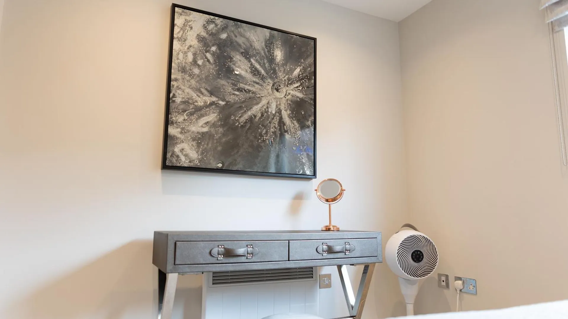 Exclusive Cardiff City Centre Apartment 0*,