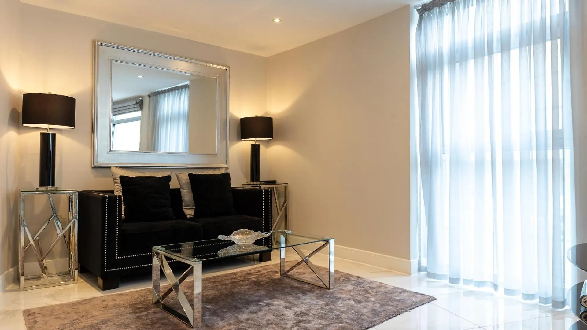Exclusive Cardiff City Centre Apartment 0*,